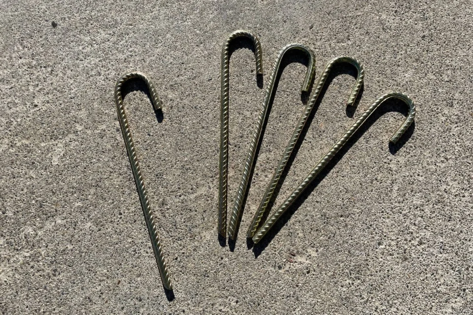 Hooks and hooked bars in different lengths made from ribbed reinforcing bar