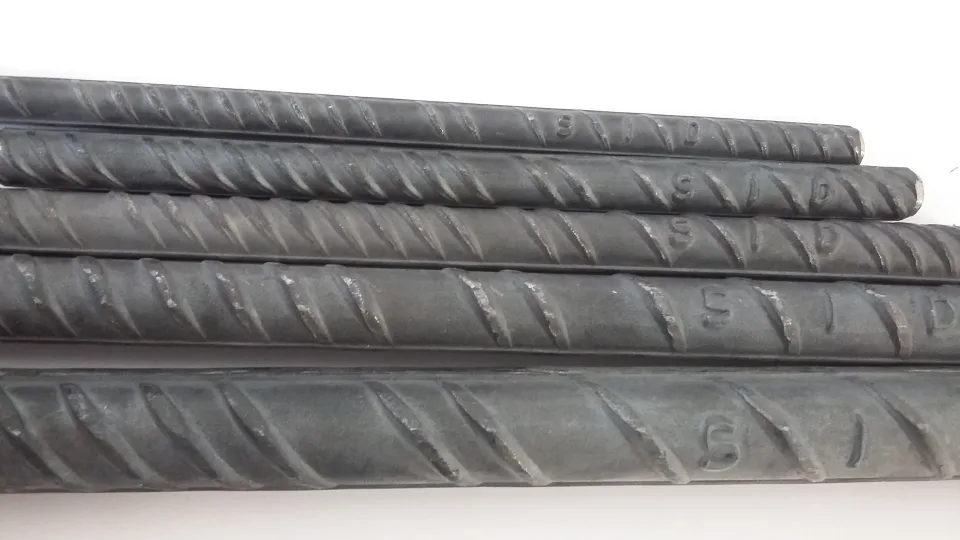 Detalle de varillas corrugadas rectas, fotografía de referencia